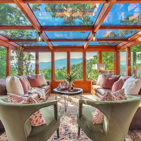 Family Chalet With Sauna, Hottub, Heavenly Views! Mins To Downtown! Gatlinburg Eksteriør billede