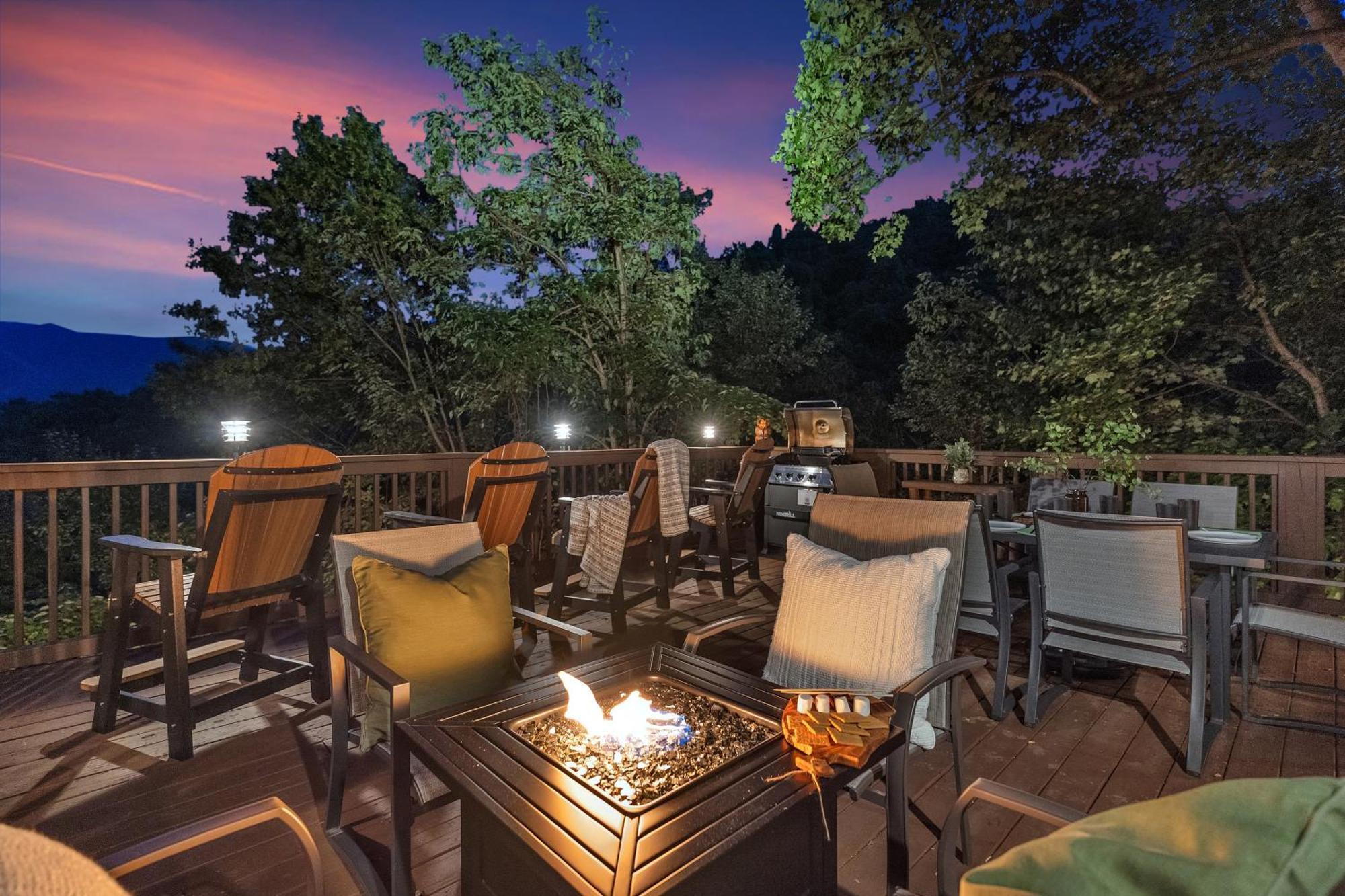 Family Chalet With Sauna, Hottub, Heavenly Views! Mins To Downtown! Gatlinburg Eksteriør billede