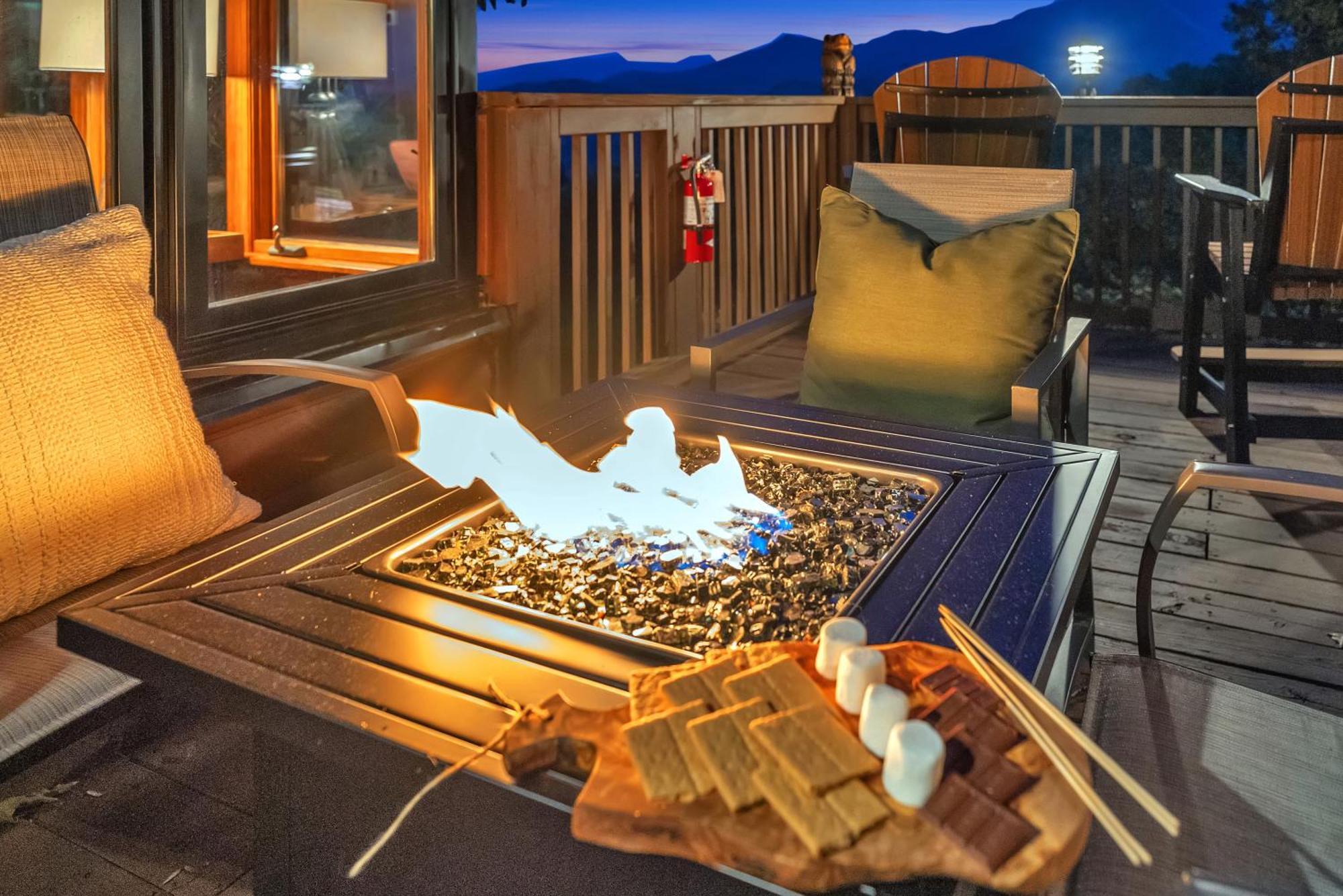 Family Chalet With Sauna, Hottub, Heavenly Views! Mins To Downtown! Gatlinburg Eksteriør billede