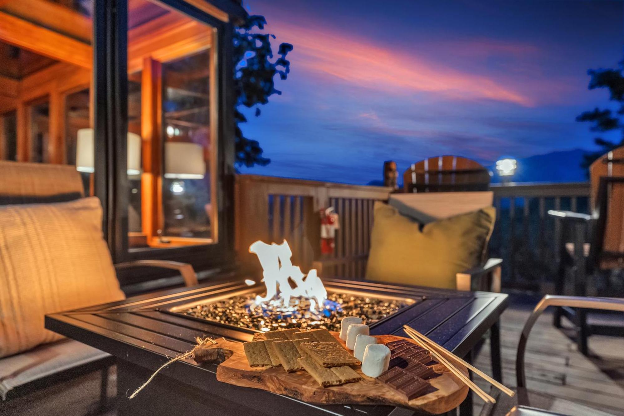 Family Chalet With Sauna, Hottub, Heavenly Views! Mins To Downtown! Gatlinburg Eksteriør billede