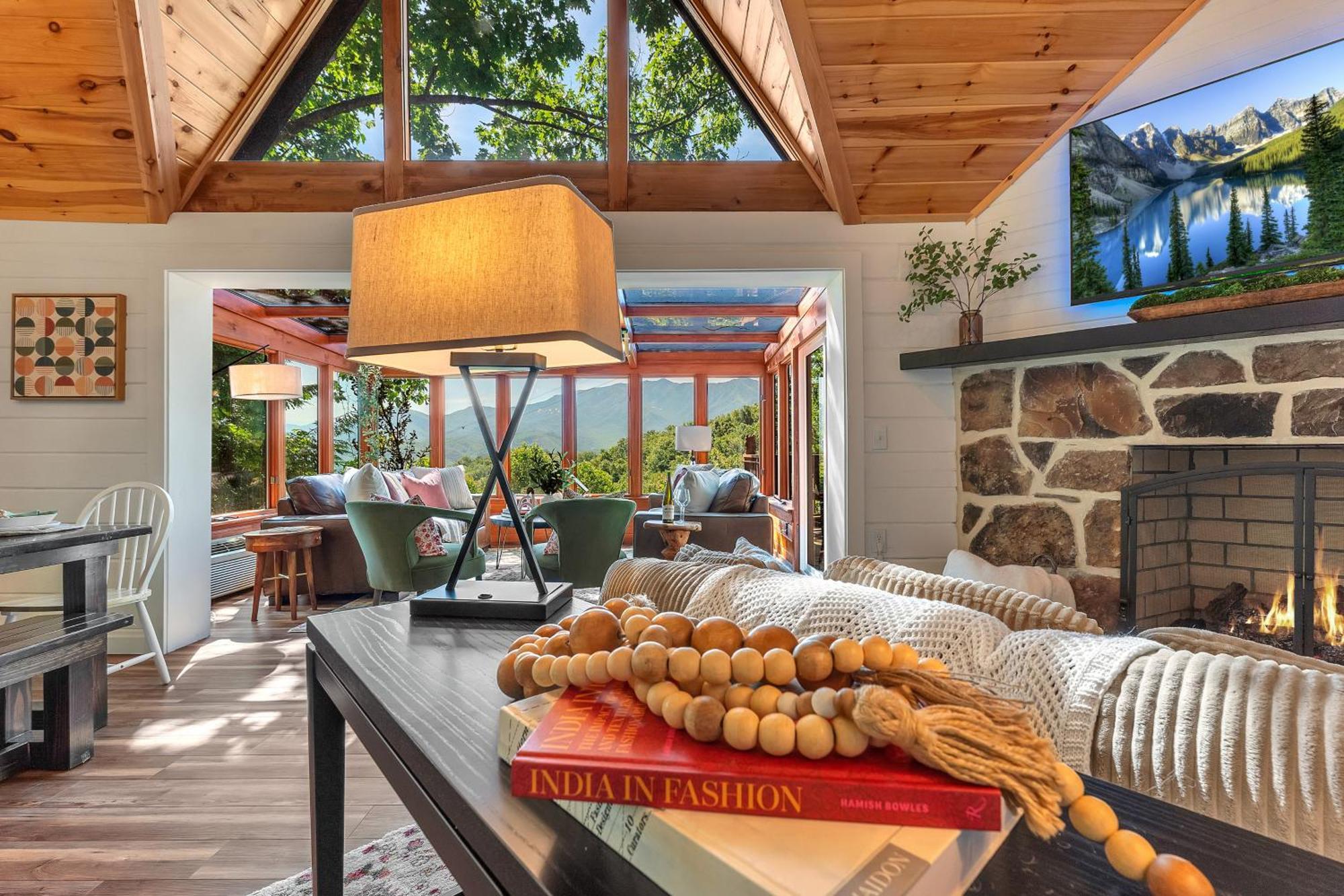 Family Chalet With Sauna, Hottub, Heavenly Views! Mins To Downtown! Gatlinburg Eksteriør billede
