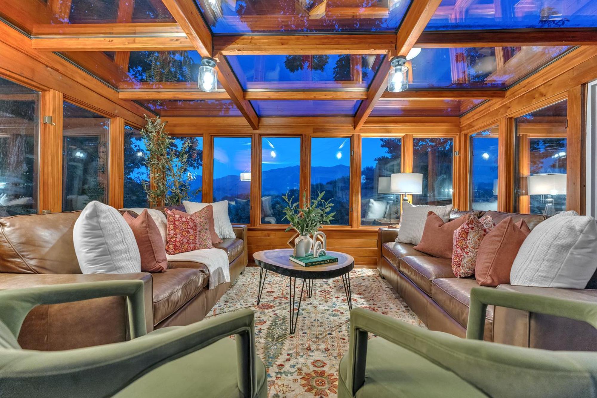 Family Chalet With Sauna, Hottub, Heavenly Views! Mins To Downtown! Gatlinburg Eksteriør billede