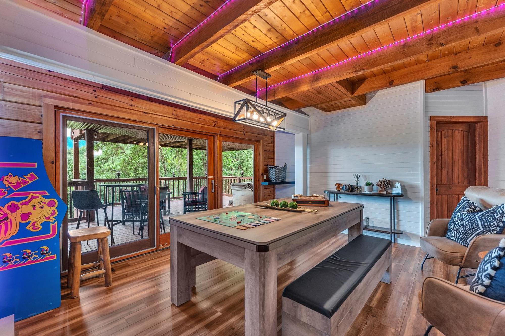Family Chalet With Sauna, Hottub, Heavenly Views! Mins To Downtown! Gatlinburg Eksteriør billede